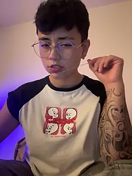 Ashley Chriss online show from 20, 2, 2025