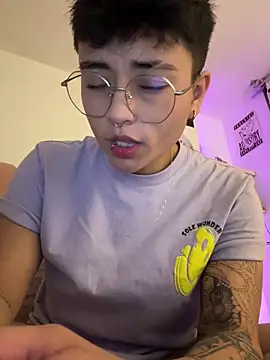 Ashley Chriss online show from 15, 2, 2025