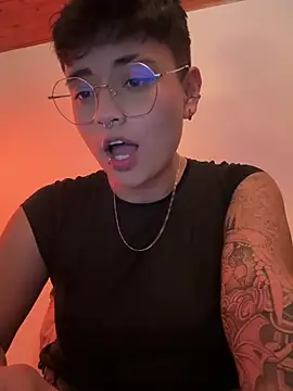 Ashley Chriss online show from 19, 1, 2025