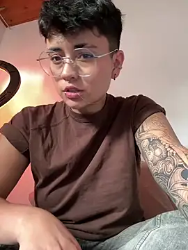 Ashley Chriss online show from 19, 1, 2025