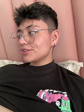 Ashley Chriss online show from 9, 2, 2025