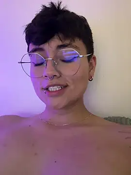 Ashley Chriss online show from 22, 2, 2025