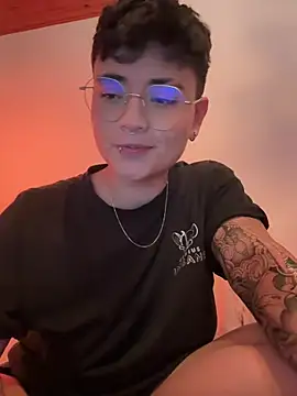 Ashley Chriss online show from 16, 1, 2025