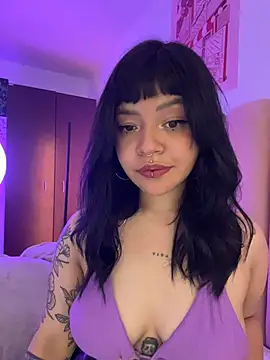 Ashley Chriss online show from 18, 12, 2025