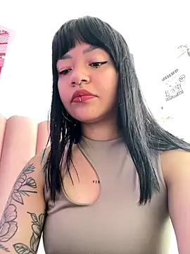 Ashley Chriss online show from 5, 10, 2025