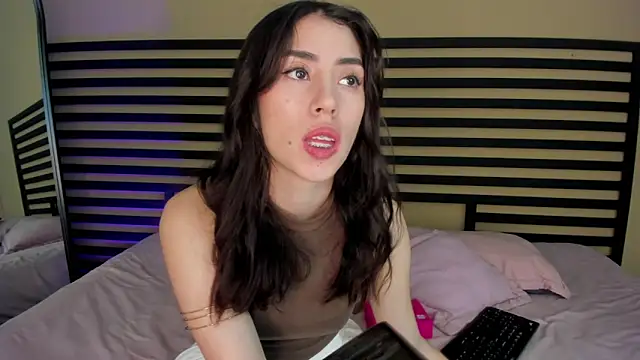 Catyloves online show from 8, 11, 2025