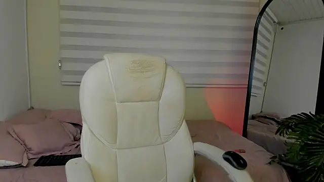 Catyloves online show from 16, 12, 2025