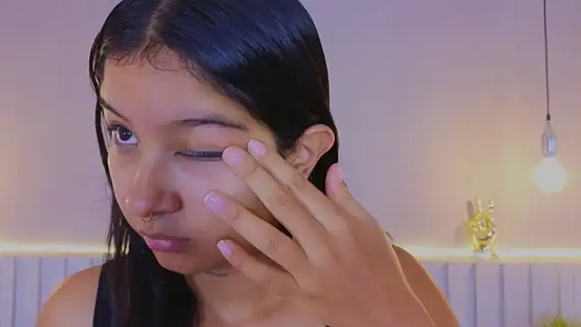 Snapshot of Aida_moreno chatting on 28, 10, 2025 Aida moreno online show from 28, 10, 2025