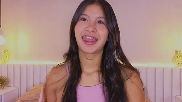 Snapshot of Aida_moreno chatting on 13, 11, 2025 Aida moreno online show from 13, 11, 2025