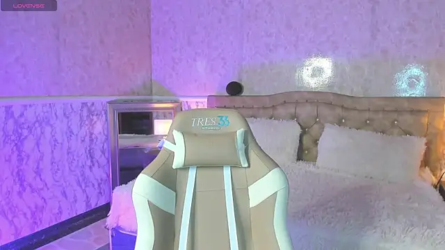 VICTORIA HOUSTON online show from 28, 10, 2025