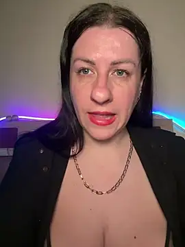Snapshot of Evelinia chatting on 4, 5, 2026 Evelinia online show from 4, 5, 2026