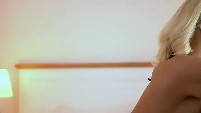 AdelineKing online show from 19, 7, 2026