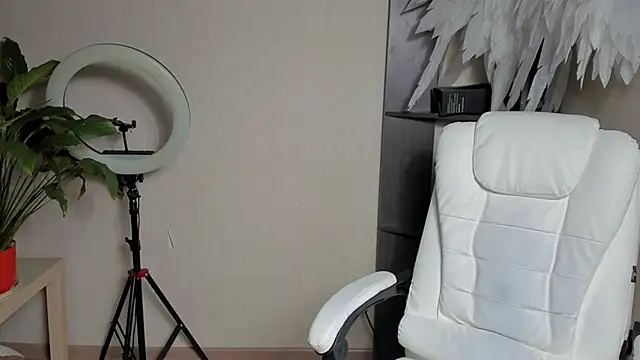 foxy blond online show from 16, 9, 2025