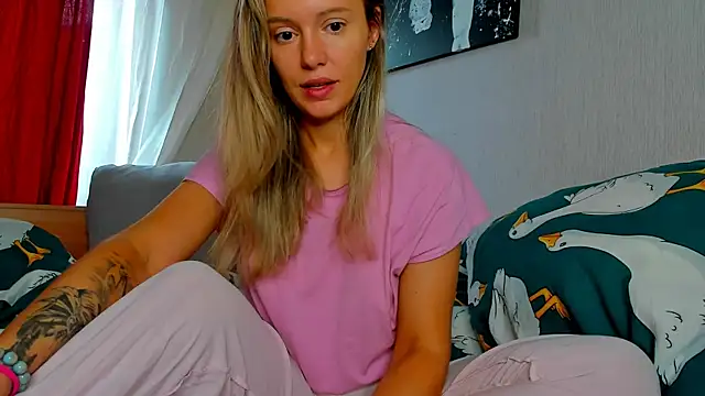 foxy blond online show from 9, 11, 2025