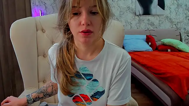 foxy blond online show from 16, 3, 2026