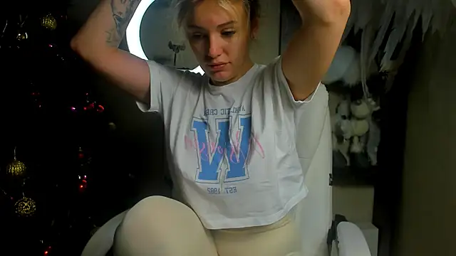 foxy blond online show from 19, 12, 2025