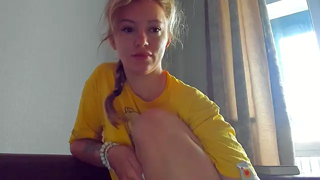 foxy blond online show from 15, 5, 2026