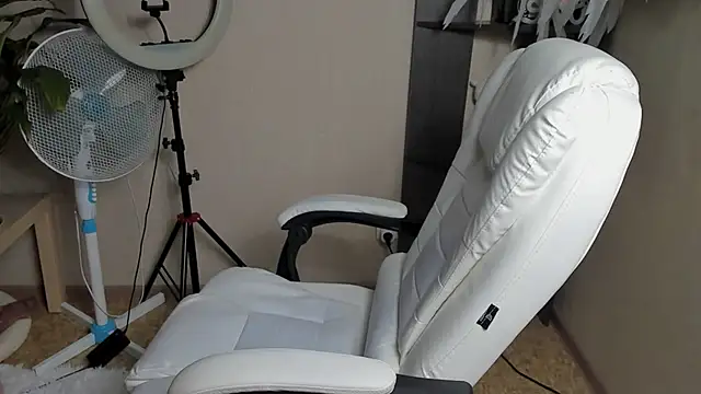 foxy blond online show from 10, 9, 2025