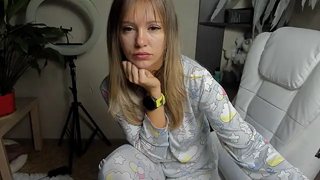 foxy blond online show from 18, 9, 2025