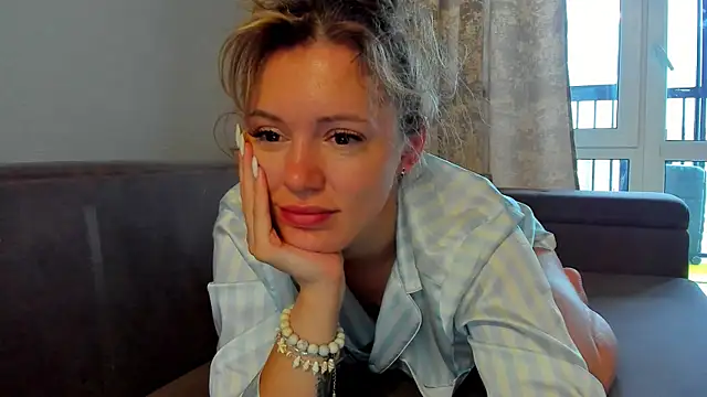 foxy blond online show from 19, 5, 2026