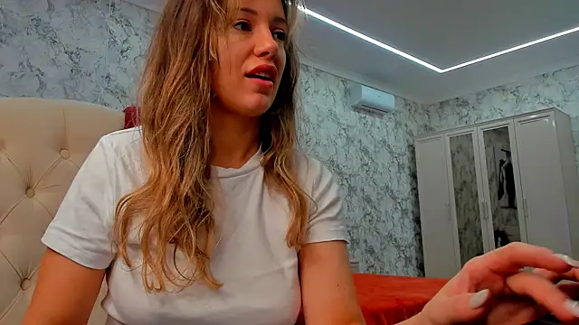 foxy blond online show from 9, 3, 2026