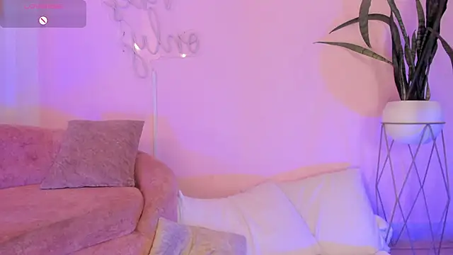 Snapshot of Lucy_Vega chatting on 8, 11, 2025 Lucy Vega online show from 8, 11, 2025