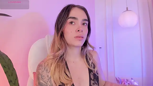 Snapshot of Lucy_Vega chatting on 7, 11, 2025 Lucy Vega online show from 7, 11, 2025