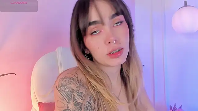 Snapshot of Lucy_Vega chatting on 10, 11, 2025 Lucy Vega online show from 10, 11, 2025