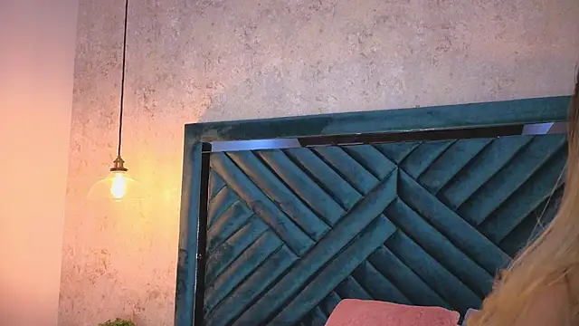 Snapshot of Lucy_Vega chatting on 5, 10, 2025 Lucy Vega online show from 5, 10, 2025