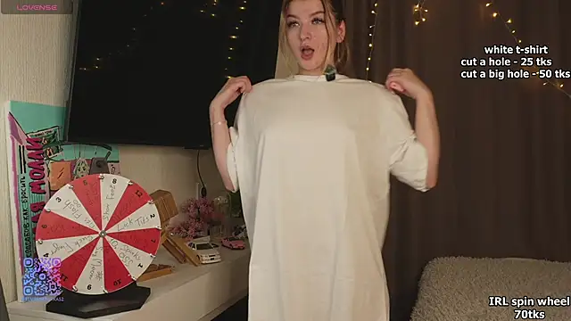 sarahUwU online show from 13, 10, 2025