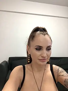 Snapshot of madonnaaaa chatting on 24, 11, 2025 madonnaaaa online show from 24, 11, 2025