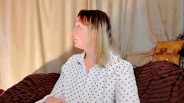 Regina  blue online show from 4, 12, 2025