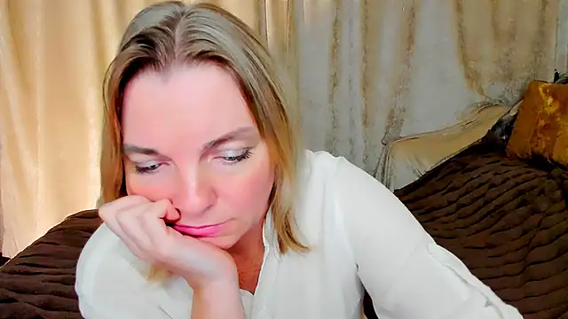 Regina  blue online show from 14, 9, 2025