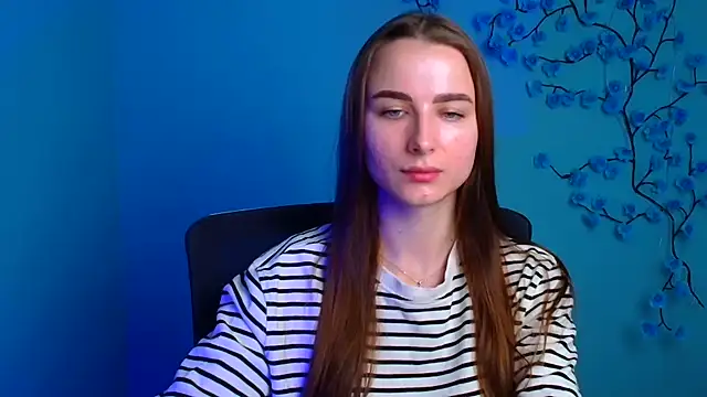 Eva Janee online show from 13, 7, 2026