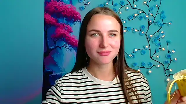 Eva Janee online show from 6, 11, 2025