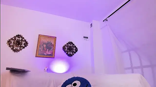 VeronicaGilss online show from 12, 10, 2025