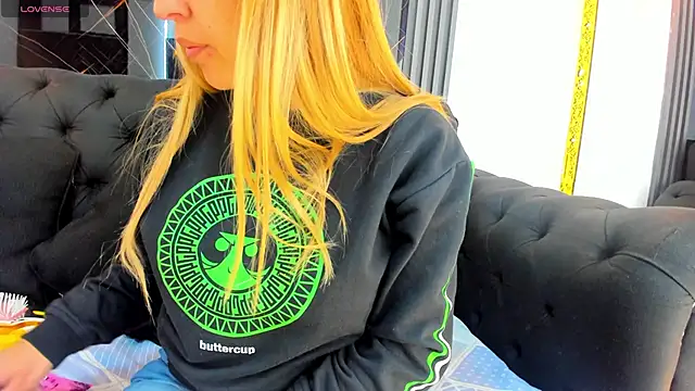 EvaaLovia1 online show from 2, 10, 2025