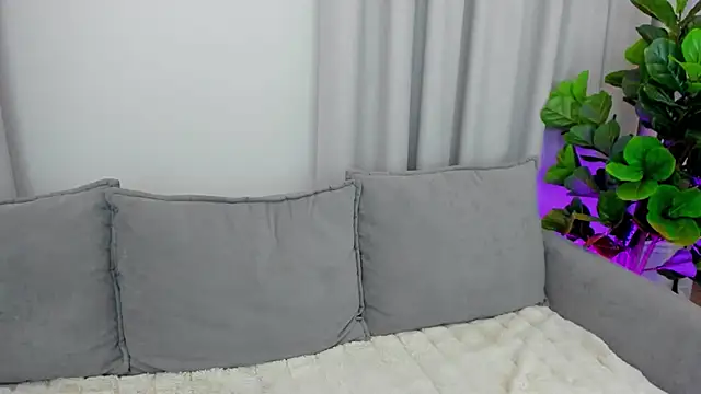 sexyangeloux online show from 9, 3, 2025