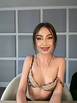 FatmaMoan online show from 1, 2, 2025