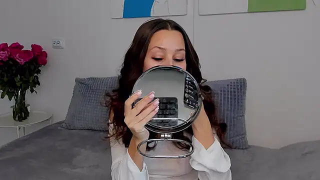 SelenaRousey online show from 21, 11, 2025