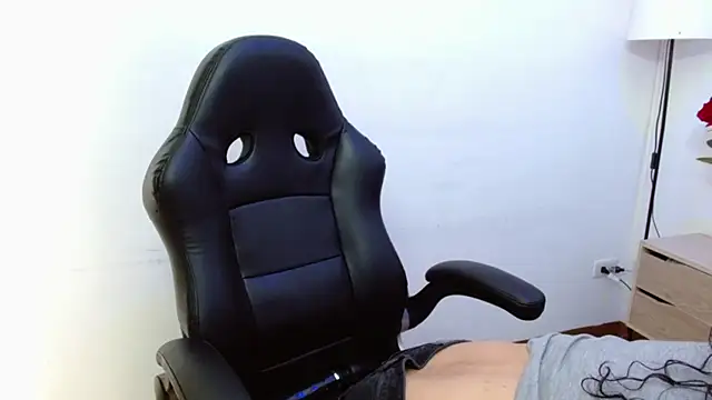 AlexandraJones  online show from 4, 10, 2025