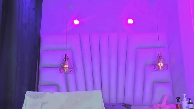 AngelaaCute  online show from 9, 4, 2026