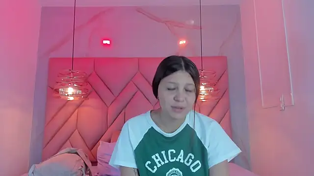 Snapshot of AngelaaCute_ chatting on 6, 6, 2026 AngelaaCute online show from 6, 6, 2026