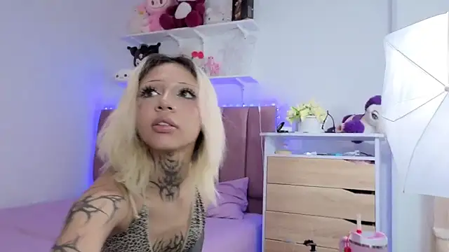 EmilygarciaXXX online show from 18, 9, 2025