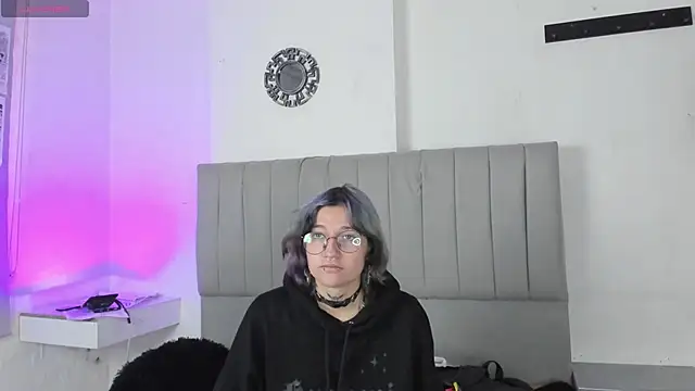 SukiFuyu  online show from 24, 2, 2025