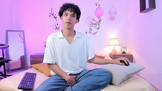 Snapshot of nickolas_moon chatting on 19, 7, 2026 nickolas moon online show from 19, 7, 2026