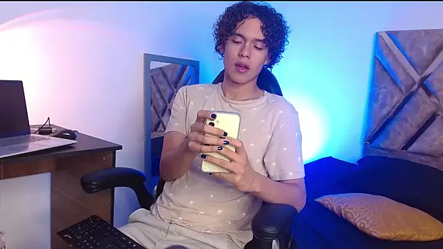 nickolas moon online show from 26, 2, 2025