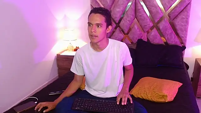 nickolas moon online show from 11, 9, 2025