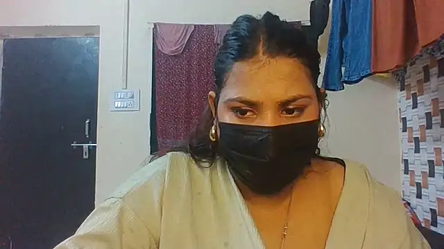 Snapshot of Hotmilfxox chatting on 4, 7, 2026 Hotmilfxox online show from 4, 7, 2026