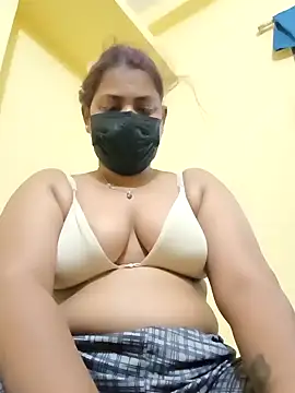 Snapshot of Hotmilfxox chatting on 5, 3, 2025 Hotmilfxox online show from 5, 3, 2025